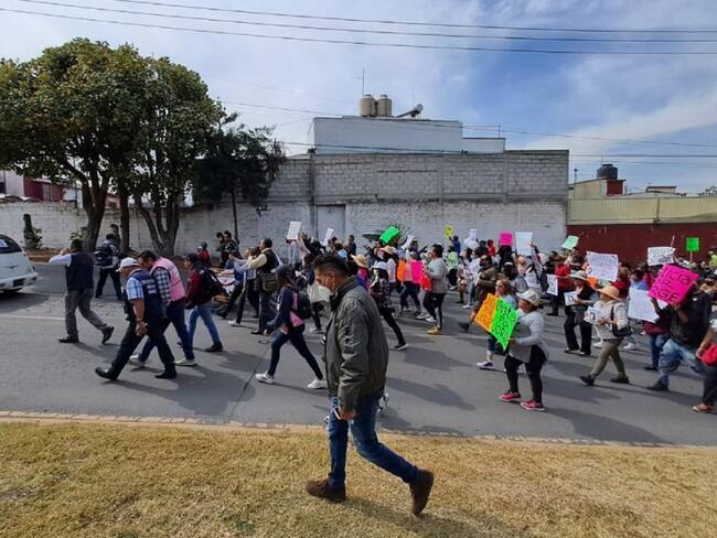 Bloquean la Méx-Qro en protesta por el asesinato de vendedor de tamales