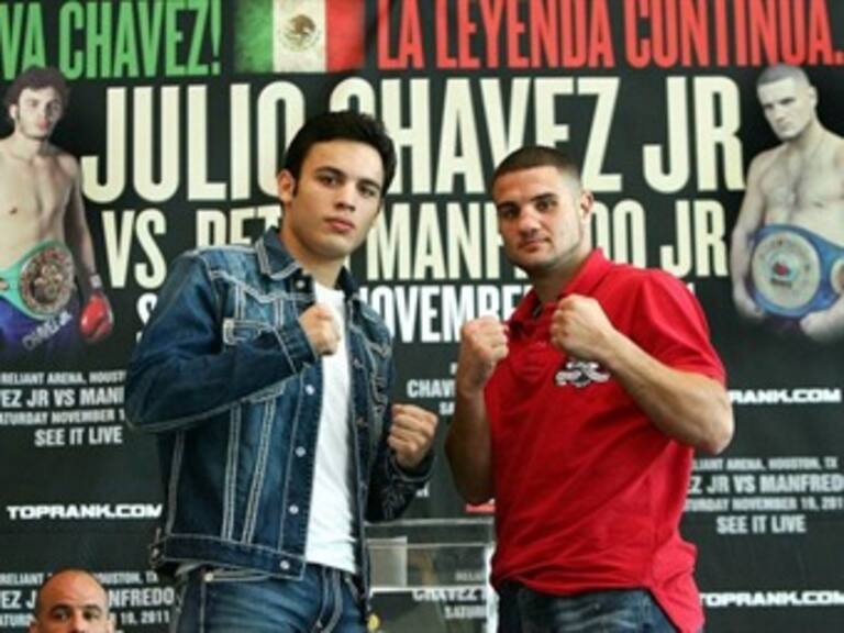 Cumplen Chávez Jr y Manfredo con pesaje para pelea titular