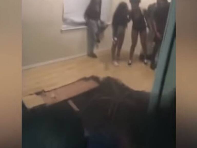 Residencia se desploma en plena fiesta estudiantil