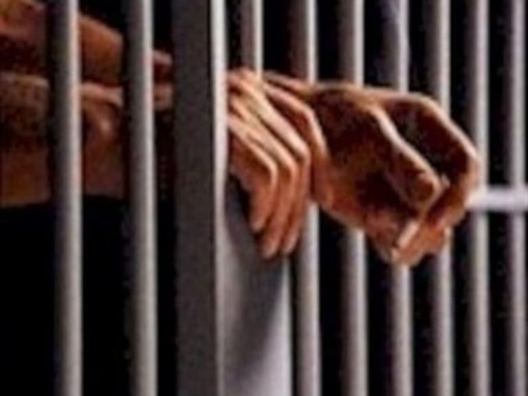 Dictan formal prisión a ex director y celadores de penal en Durango