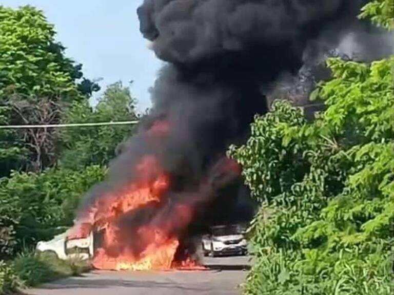 Reportan bloqueos de carreteras, incendio de vehículos y drones con explosivos en Buenavista, Michoacán