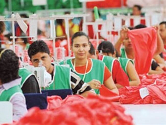 Interponen demandas a la textilera Hilasal. Momento Corporativo con Roberto Aguilar.