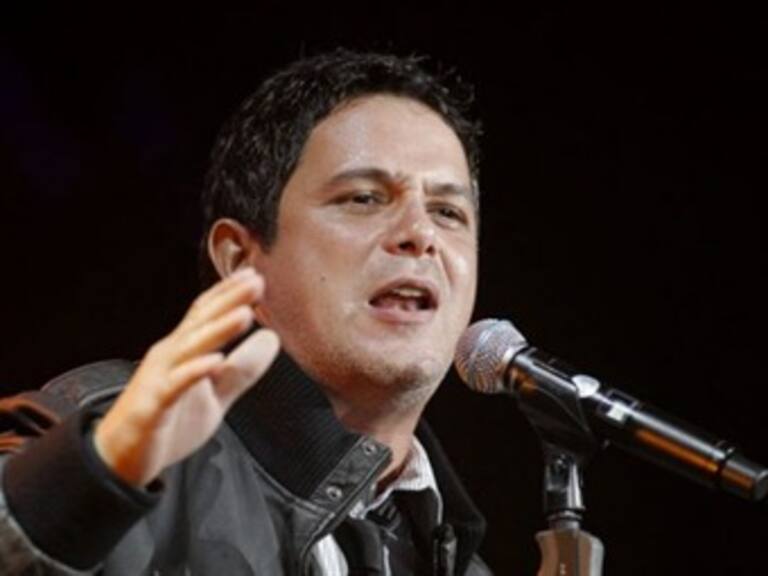 Alejandro Sanz pide permiso a Chávez para cantar en Venezuela