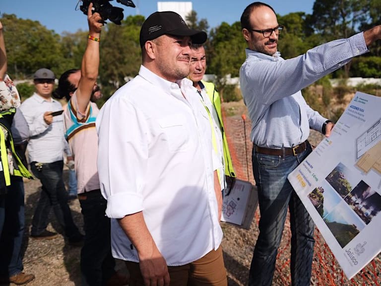 Enrique Alfaro se compromete ante alcaldes a mejorar la infraestructura