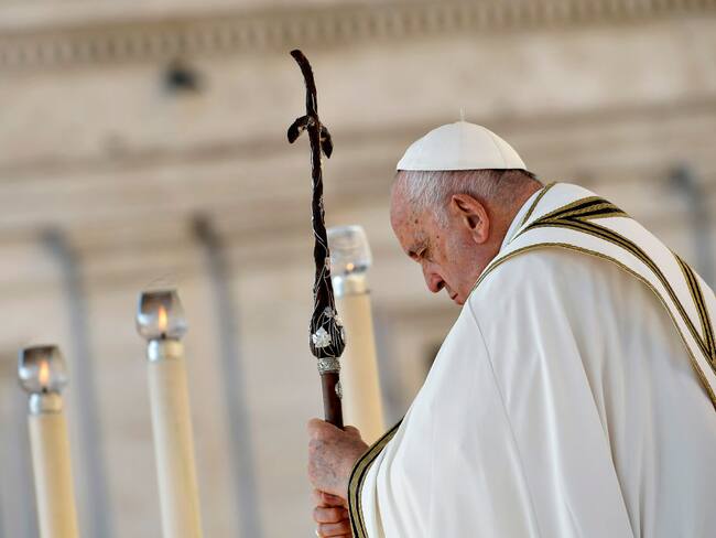 El papa Francisco atraviesa por un “cuadro clínico complejo”