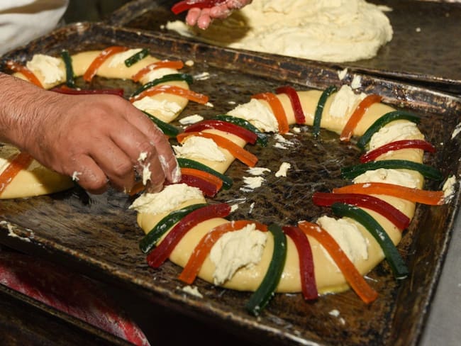 Reos de la CDMX preparan Rosca de Reyes para obsequiar