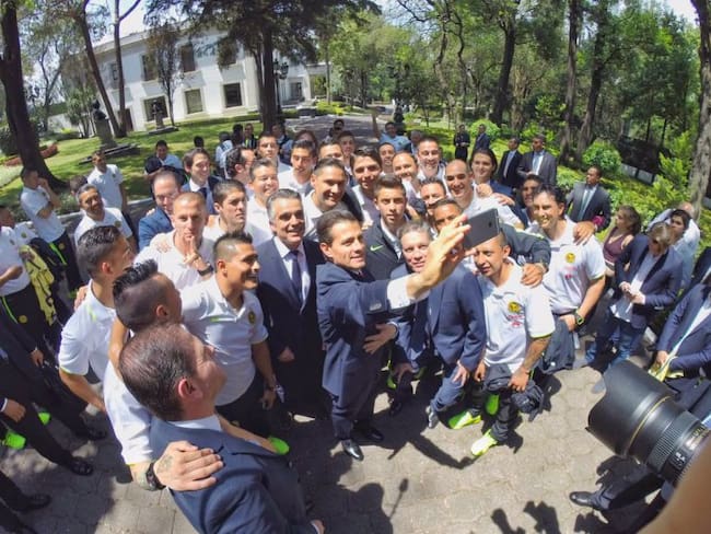 Enrique Peña Nieto felicita a las Águilas en Los Pinos por su título de Concacaf