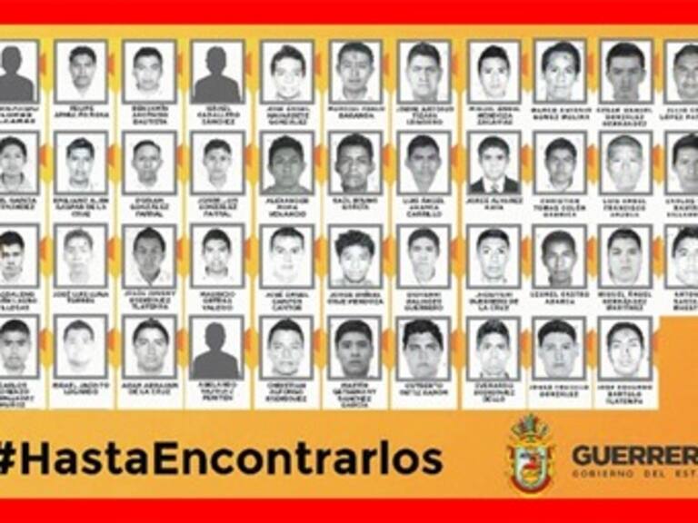 Marchan padres de normalistas en Guerrero