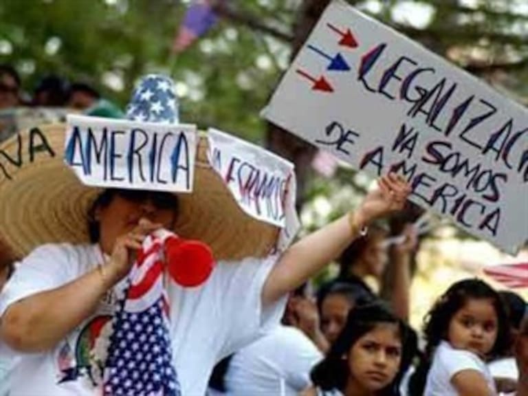 Protestan hispanos en Arizona contra SB1070