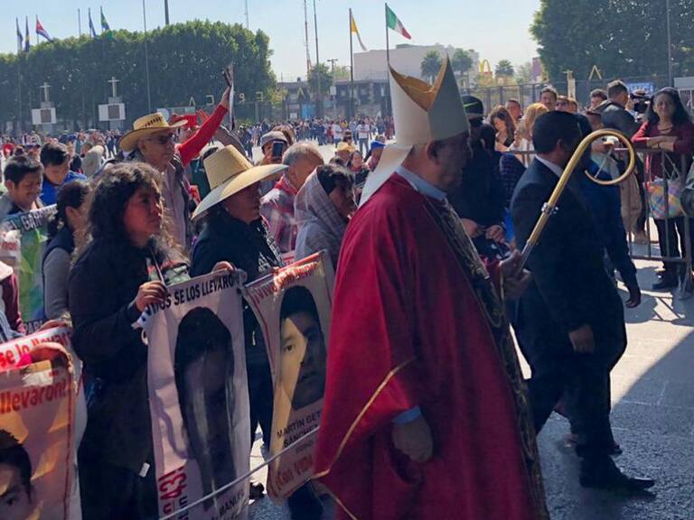 Celebran misa en la Basílica por la localización de los 43 normalistas