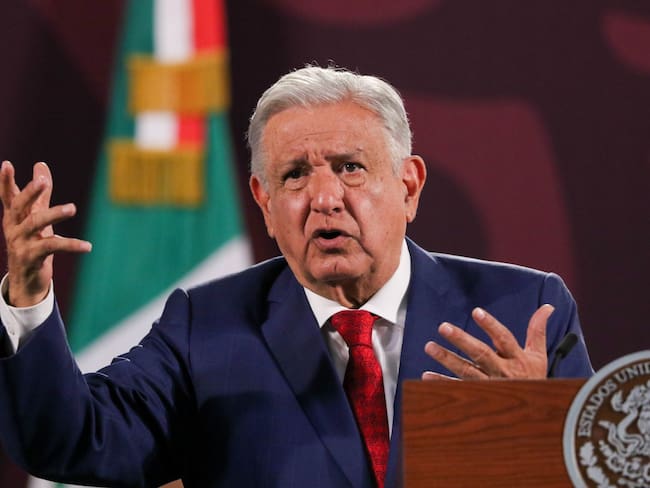 Están enojados dice AMLO tras el “botellazo”