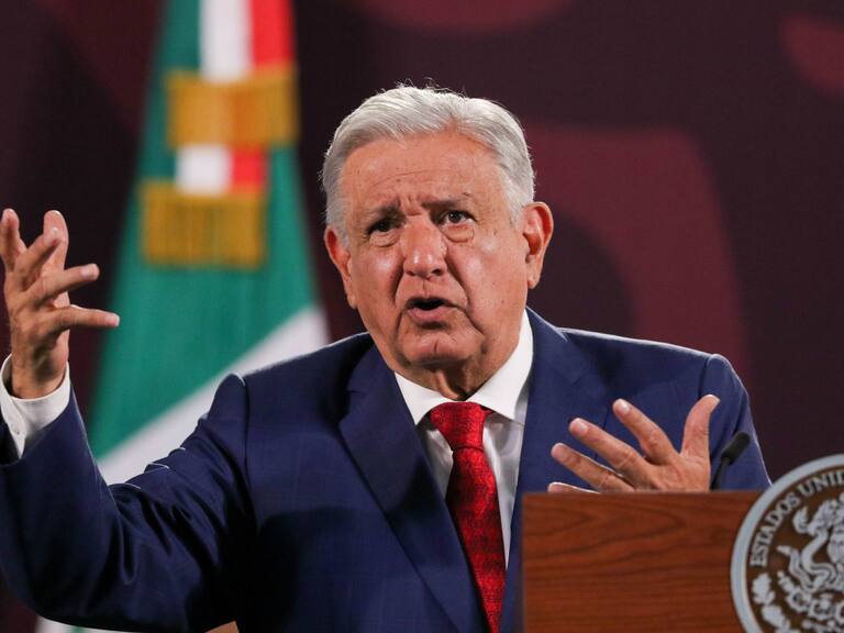 Andrés Manuel López Obrador, presidente de México, dijo que no habrá sanción para quien le lanzó una botella durante su gira