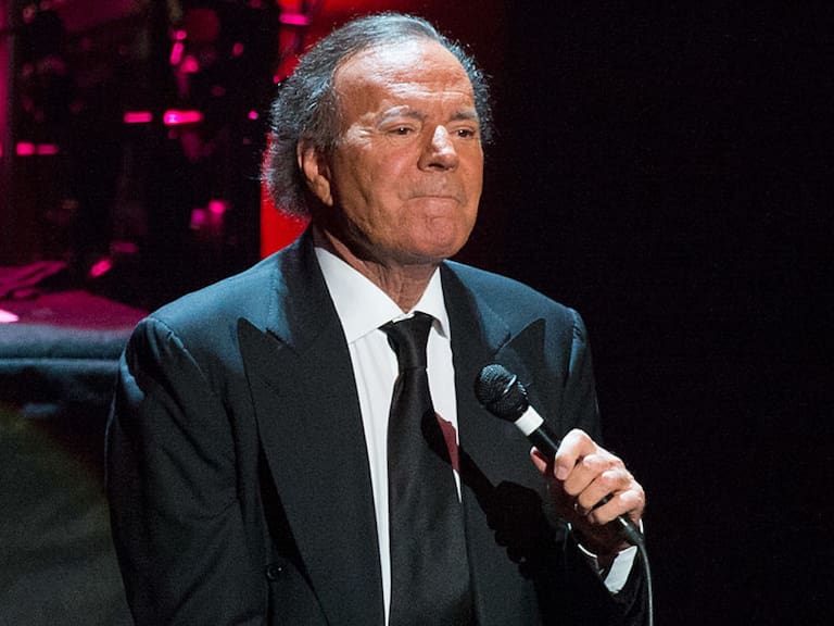 Mx - Julio Iglesias, abren investigación por casos de agresión sexual
