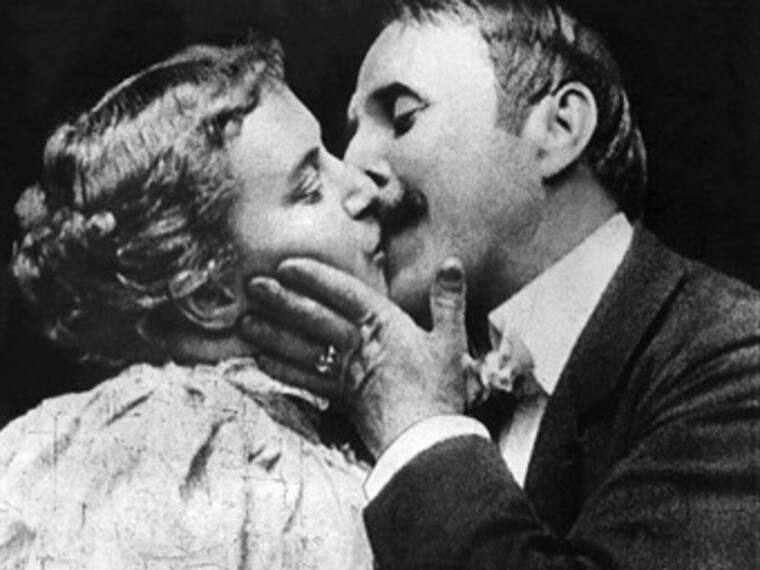 Beso en la boca: es cosa del pasado ¿Cómo sucedió?