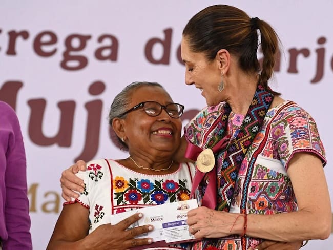 Programas Bienestar 2027: adultos mayores, mujeres y personas con discapacidad tendrían aumento