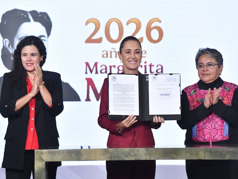 Con la firma del Decreto de Transparencia, la Presidenta busca garantizar la máxima publicidad de la información gubernamental y que el acceso a los datos públicos ya no quede sujeto a criterios discrecionales. FOTO: MARIO JASSO/CUARTOSCURO.COM