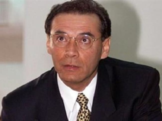 Emite Interpol ficha roja contra ex presidente ecuatoriano