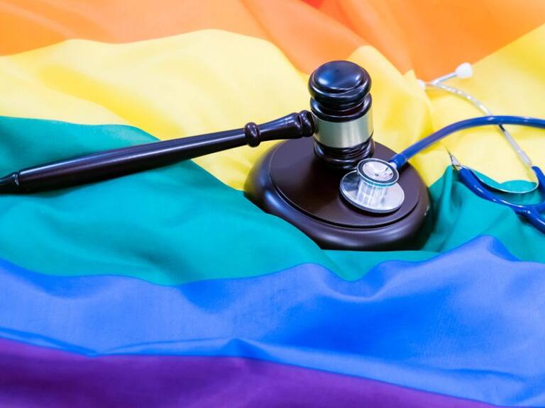 Atención médica sin discriminación a comunidad lésbico-gay