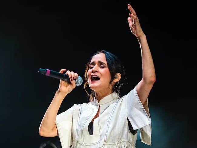 Julieta Venegas desactiva comentarios en YouTube tras polémica por “La niña futbolista”