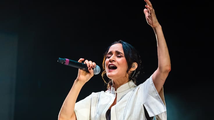 Julieta Venegas desactiva comentarios en YouTube tras polémica por “La niña futbolista”