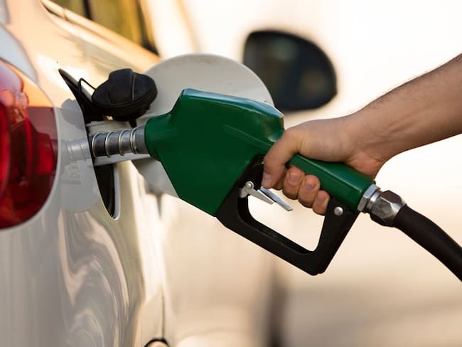 Taxistas quienes más padecen precio de la gasolina