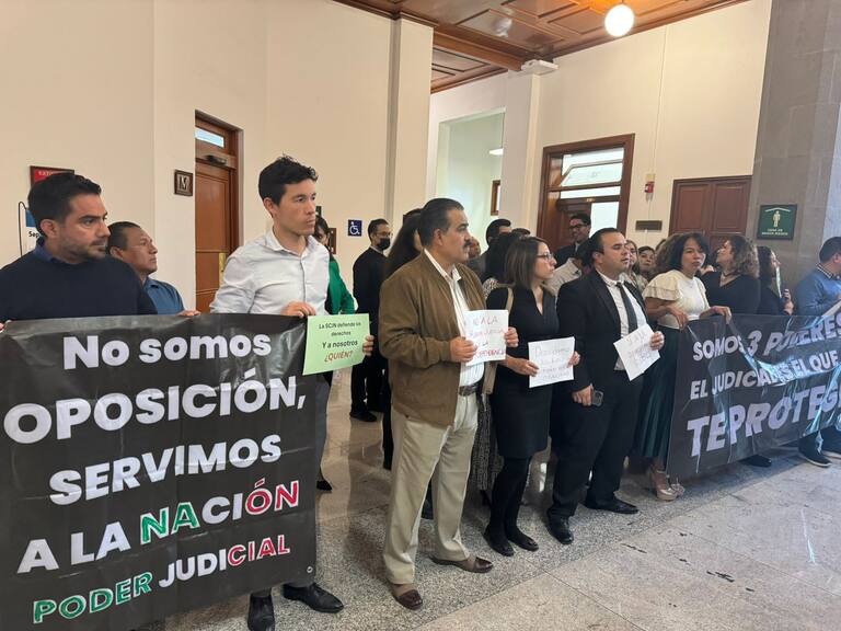 El presidente López Obrador defendió la postura de las ministras Lenia Batres y Jazmín Esquivel, partidarias de la reforma al Poder Judicial