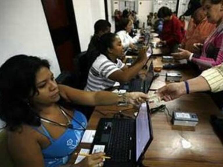 Cierra votación para referéndum sobre reelección en Venezuela