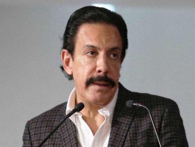 Renuncia Omar Fayad al PRI