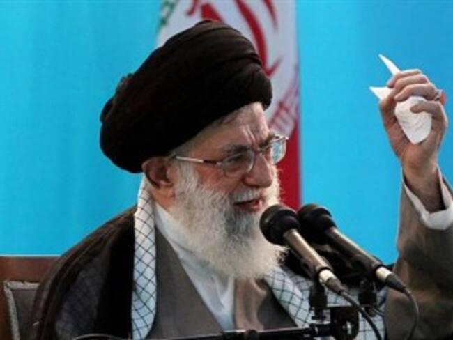 Lanza Obama advertencia a ayatola Jamenei sobre Estrecho de Hormuz