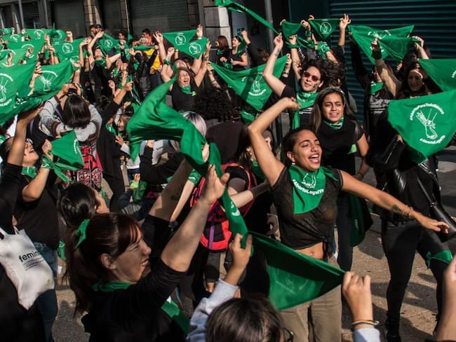 Colectivos feministas marchan a favor del aborto legal y seguro en CDMX