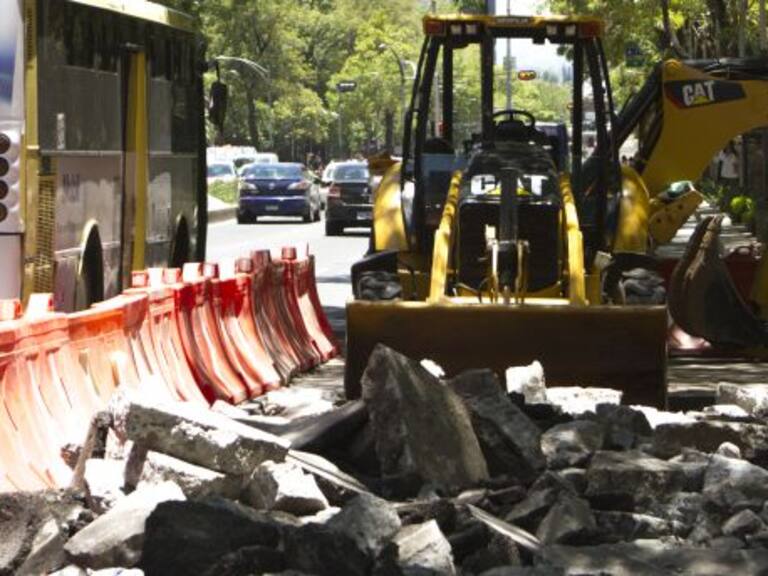 Autorizan continuar con obras de pavimentación en Paseo de la Reforma por Metrobús