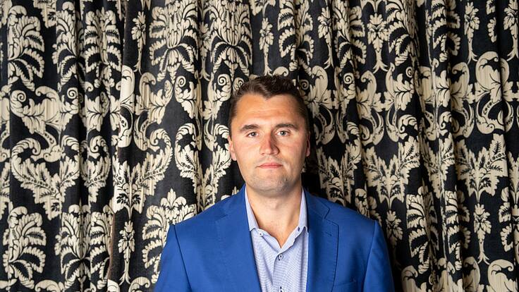 Muere baleado Charlie Kirk, activista aliado de Trump, tras tiroteo en universidad de Utah | VIDEO