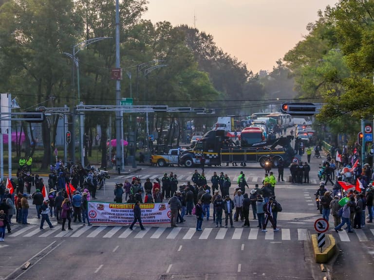 Campesinos de la Asociación Nacional de Transportistas (ANTAC) y del Frente Nacional para el Rescate del Campo Mexicano bloquearon Eje 2 y Paseo de la Reforma