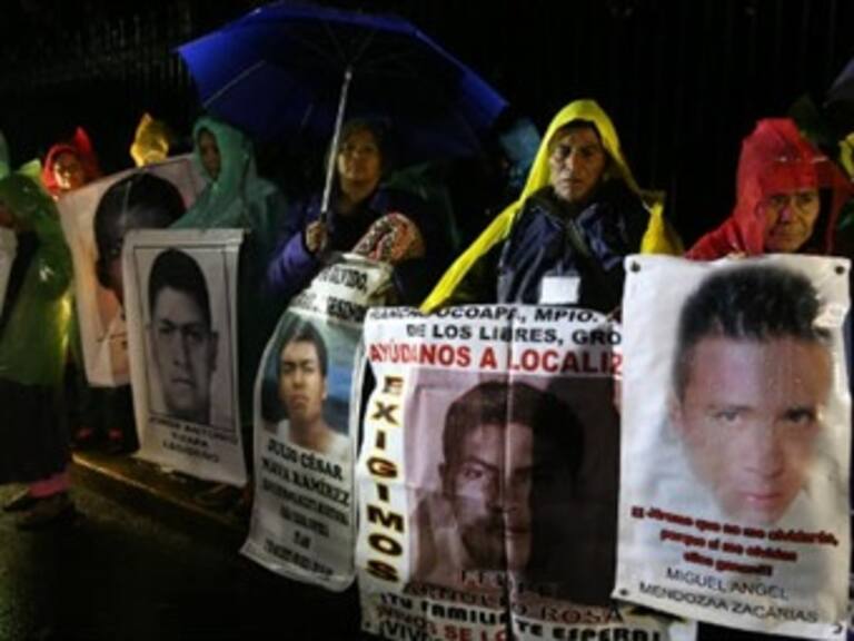 La Navidad de EPN está manchada con sangre: Padres de Normalistas desaparecidos de Ayotzinapa