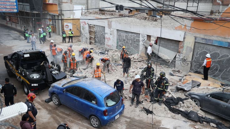 Derrumbe en el Centro de la CDMX deja cuatro lesionados tras caída de fachada