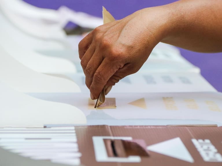 Deterioro democrático: 57% de países enfrenta retrocesos, advierte IDEA Internacional
