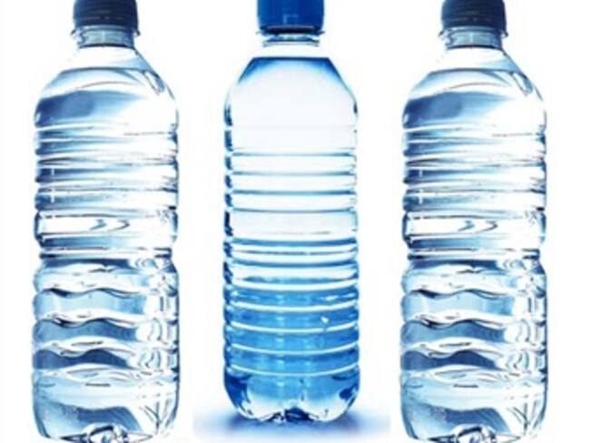 Mitos y realidades del agua embotellada. Pilar Montes de Oca, editora de Algarabía. 08/04/13