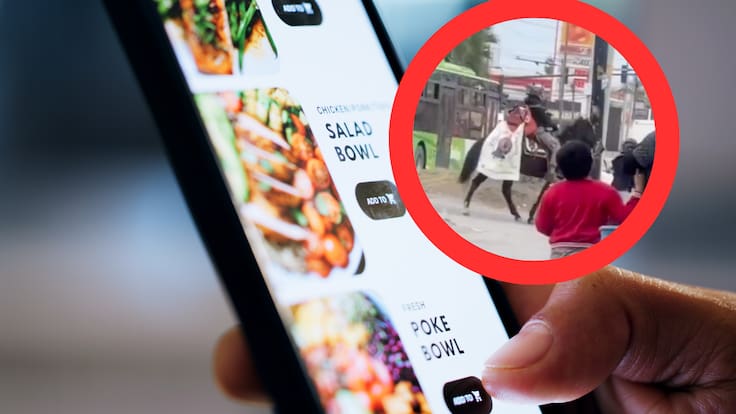 Repartidor de aplicación recurre a un caballo para seguir trabajando en Nuevo León | VIDEO