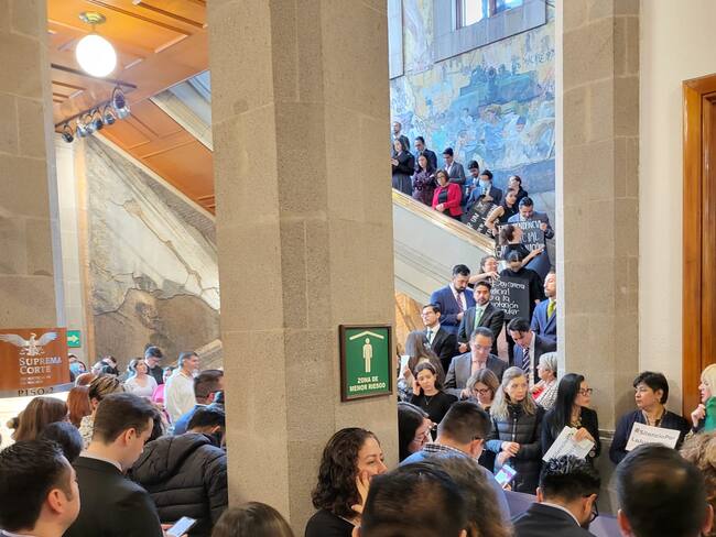 Protestan trabajadores al interior de la SCJN en contra de la reforma al Poder Judicial