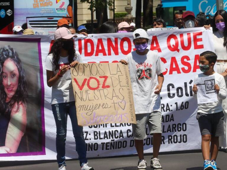 Protestan familiares de Lesly Martínez frente a FGJ por su feminicidio
