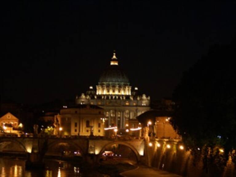 Sale fumata negra en Cónclave