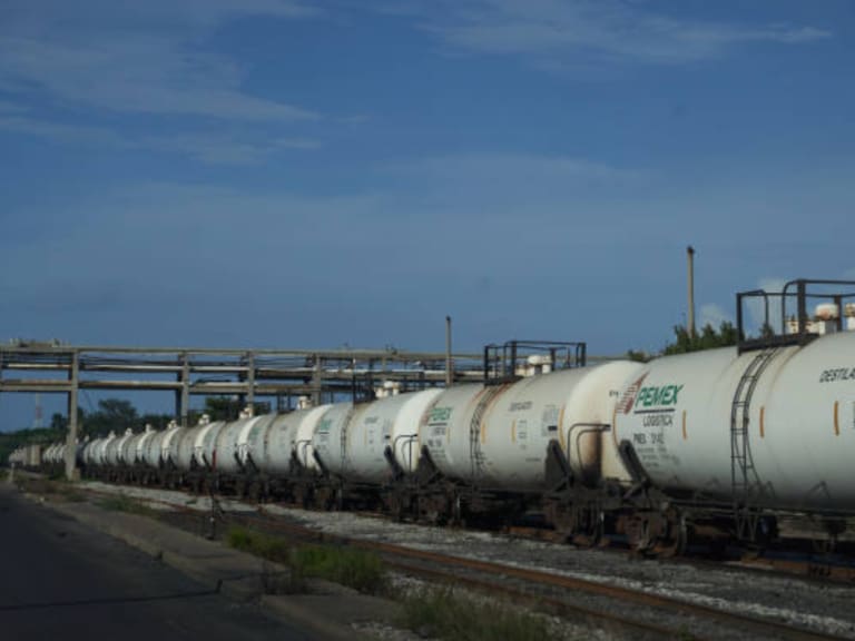 Conflicto entre Estados Unidos, Israel e Irán impulsa el Petróleo Mexicano por encima de los 70 dólares por barril, su nivel más alto desde 2025