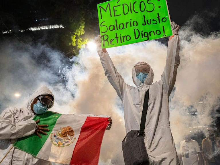Trabajadores del IMSS exigen aumento salarial de 10% y amenazan con intensificar protestas
