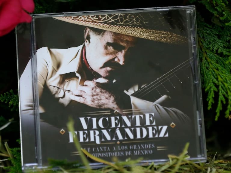Lanzan primer disco póstumo de Vicente Fernández con canciones pregrabadas