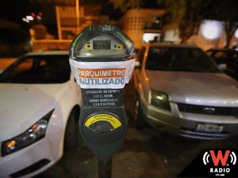 Enrique Alfaro pide a automovilistas no depositar monedas en parquímetros clausurados