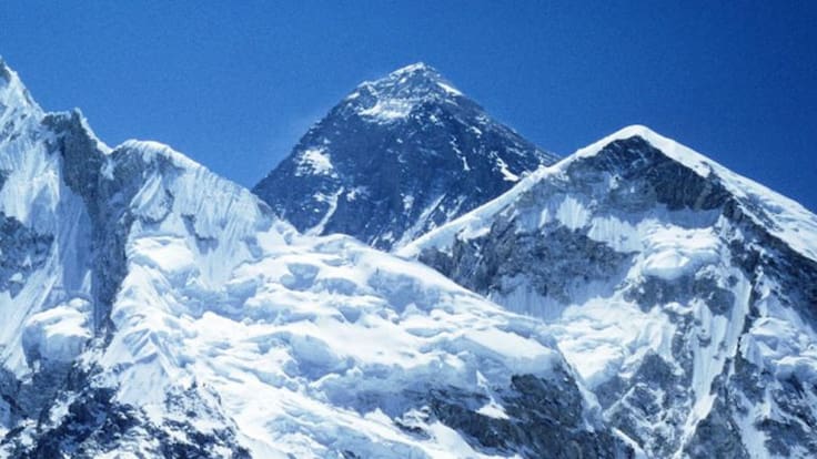 Luis Álvarez platica cómo llegó a la cima del Monte Everest