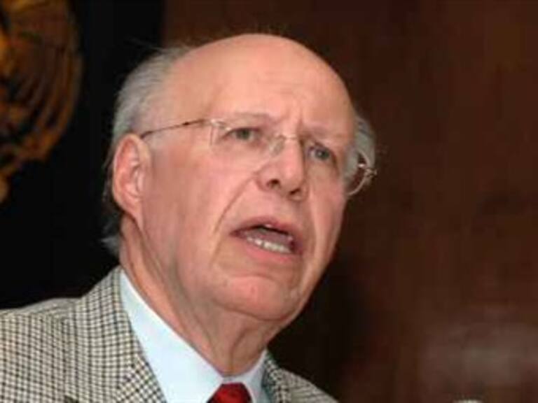 Pide Narro Robles combatir analfabetismo