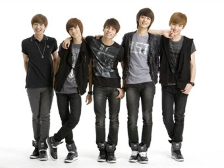 SHINee llega al DF para concierto; evita contacto con sus fans