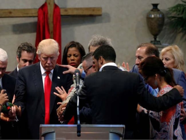 Donald Trump sube imagen creada con IA, en ella se muestra como ‘Jesús’, lo que lo volvió objeto de críticas