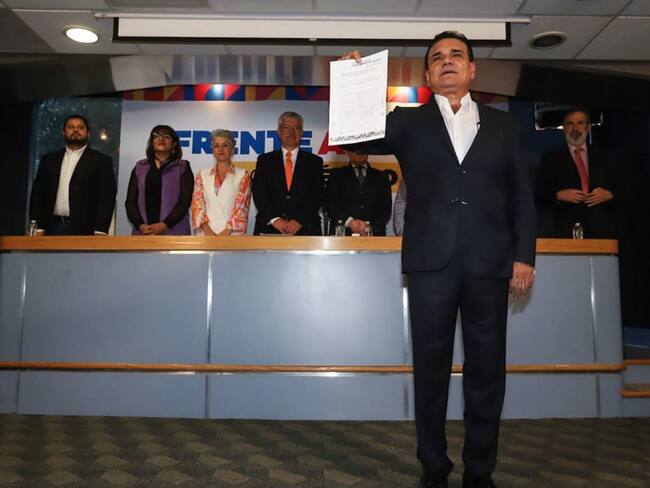 Silvano Aureoles va por 200 mil firmas para el Frente Amplio por México